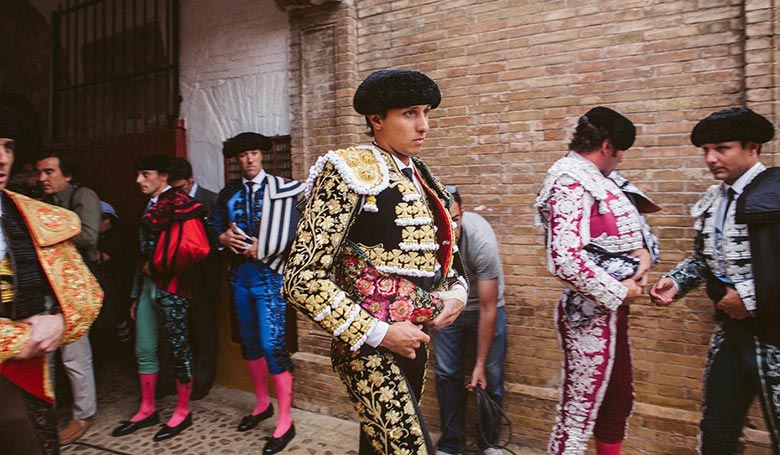 Tardes de soledad: atavismo y contradicción